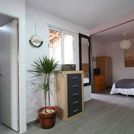 Suite Puerta Osario Con Terraza Sevilla Buitenkant foto