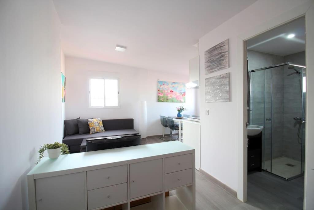 Suite Puerta Osario Con Terraza Sevilla Buitenkant foto