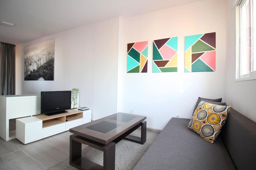 Suite Puerta Osario Con Terraza Sevilla Buitenkant foto