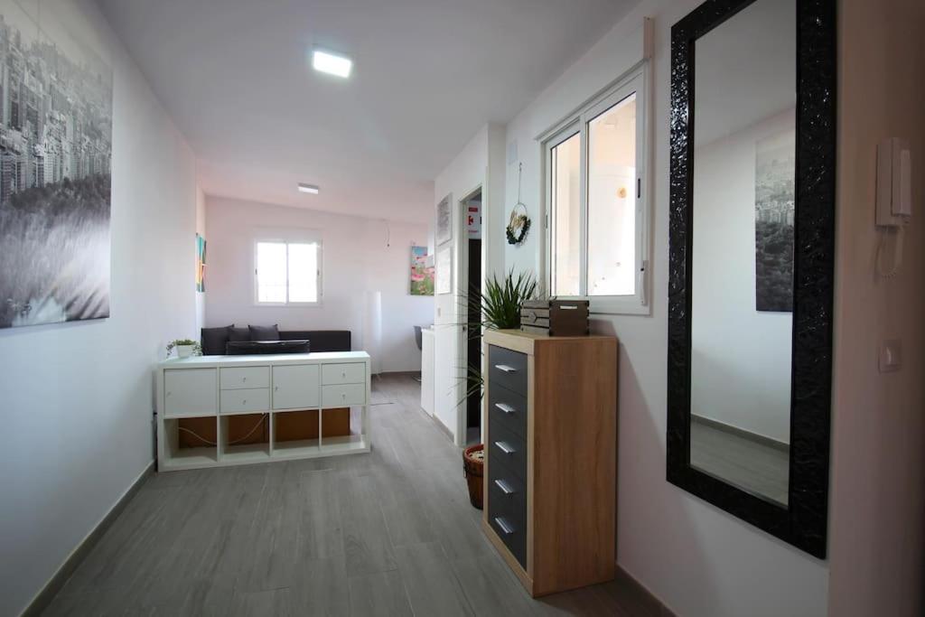 Suite Puerta Osario Con Terraza Sevilla Buitenkant foto