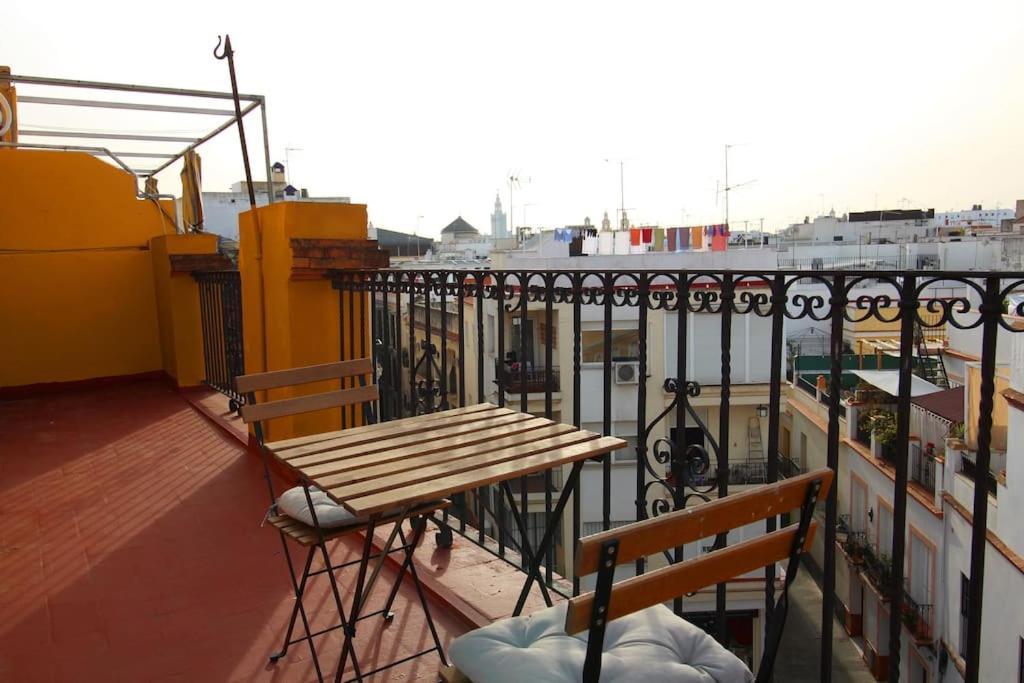 Suite Puerta Osario Con Terraza Sevilla Buitenkant foto