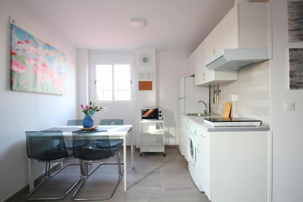 Suite Puerta Osario Con Terraza Sevilla Buitenkant foto