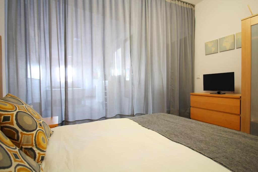Suite Puerta Osario Con Terraza Sevilla Buitenkant foto