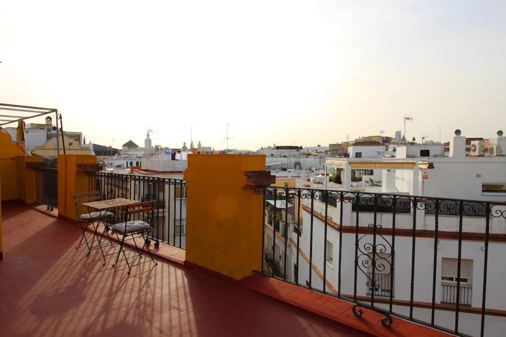 Suite Puerta Osario Con Terraza Sevilla Buitenkant foto