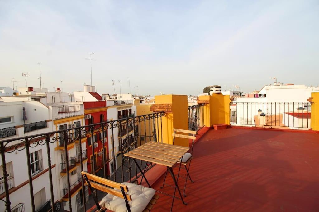 Suite Puerta Osario Con Terraza Sevilla Buitenkant foto
