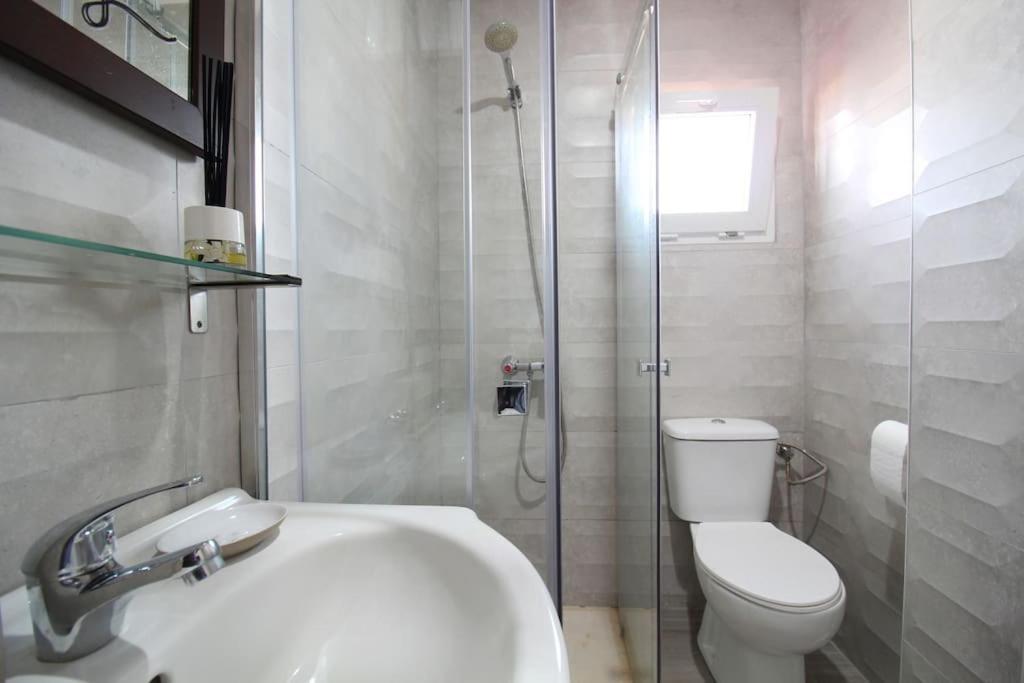 Suite Puerta Osario Con Terraza Sevilla Buitenkant foto