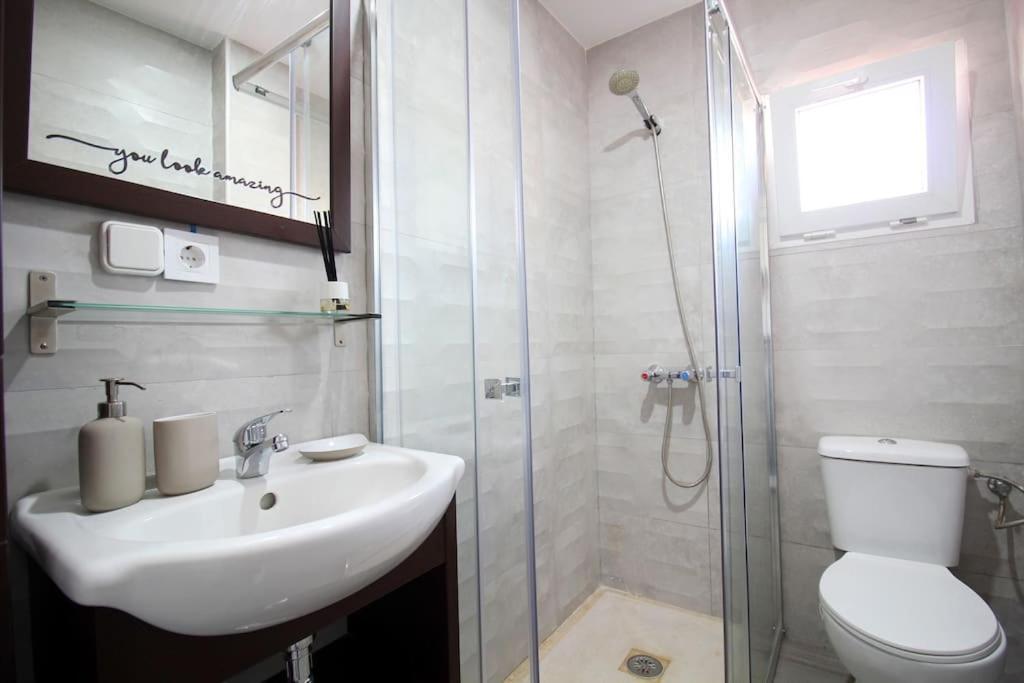 Suite Puerta Osario Con Terraza Sevilla Buitenkant foto
