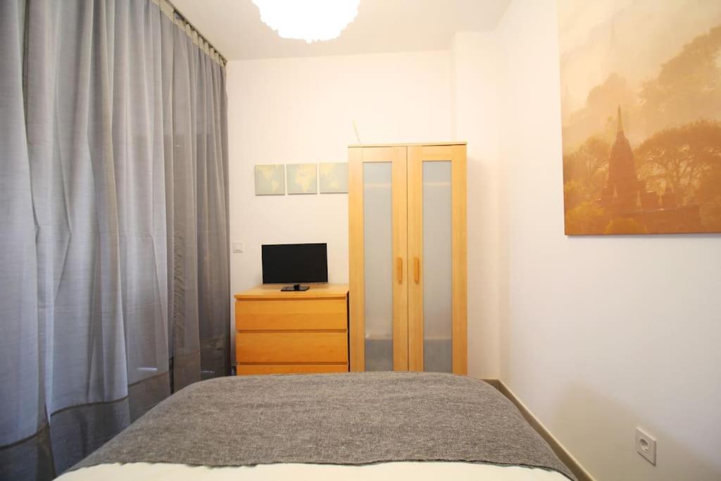 Suite Puerta Osario Con Terraza Sevilla Buitenkant foto